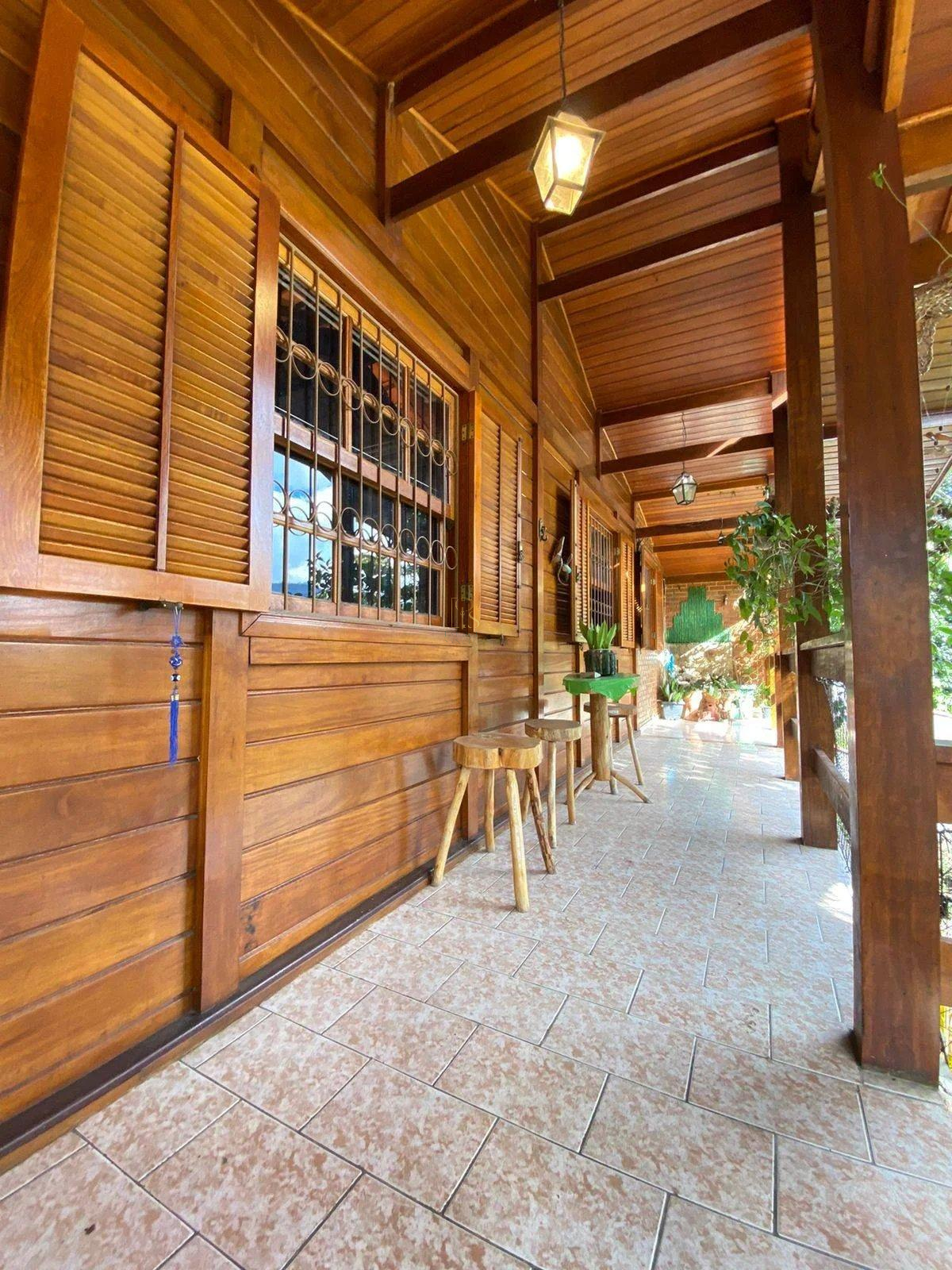 Casa à venda 5 quartos, com 186m², por R$ 790.000,00 - Parque Imperial - Nova Friburgo - PS Consultoria Imobiliária